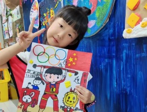 敢想敢畫的黃子茉小學員參加“同心同德向黨緻敬”藝術展活動